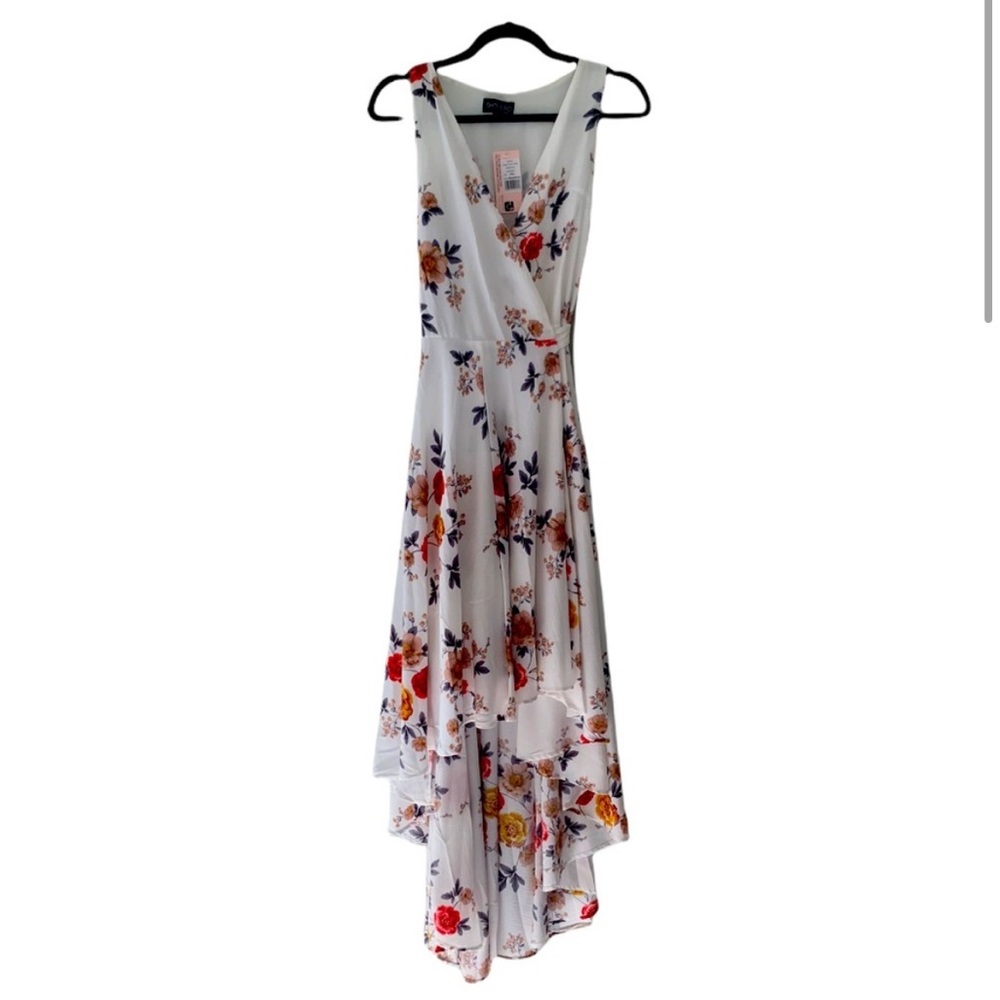 NWT SHOWPO OCEAN AVENUE DRESS IN WHITE
FLORAL, SIZE LARGE - Picture 5 of 12